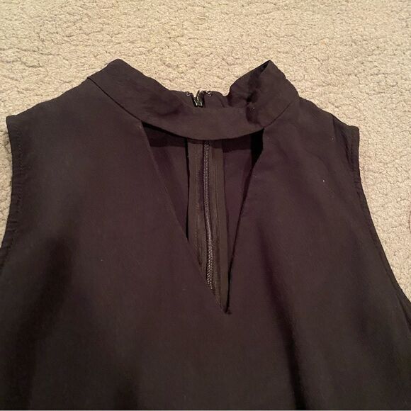 Jasmine & Juliana Solid Black Keyhole Halter Top Size Medium Sleeveless - Picture 5 of 8